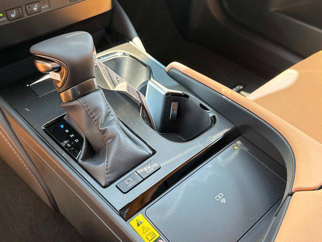 new 2025 Lexus ES 300h car, priced at $50,899