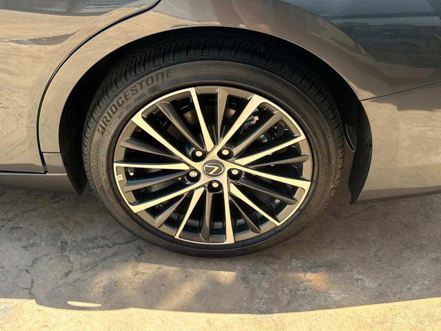 new 2025 Lexus ES 300h car, priced at $50,899