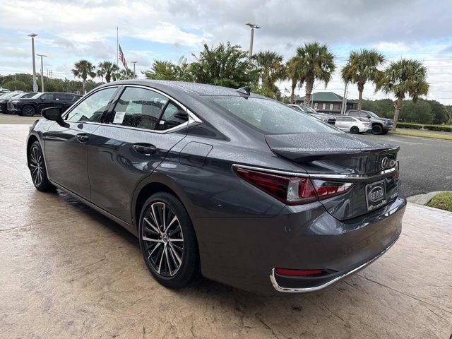 new 2025 Lexus ES 300h car, priced at $51,609