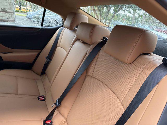 new 2025 Lexus ES 300h car, priced at $51,609