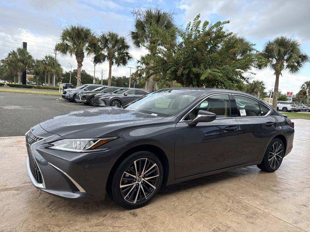new 2025 Lexus ES 300h car, priced at $51,609