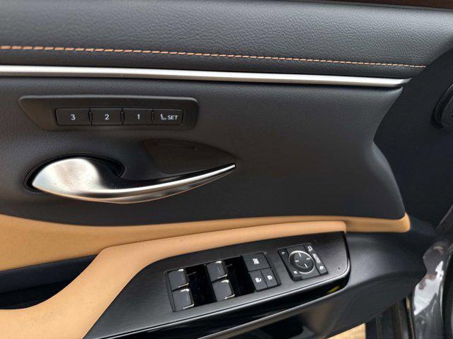 new 2025 Lexus ES 300h car, priced at $51,609