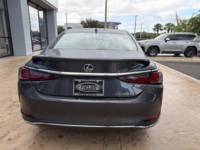 new 2025 Lexus ES 300h car, priced at $51,609