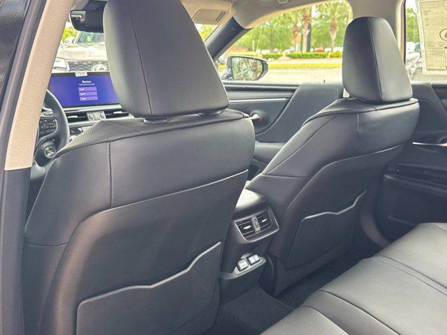 new 2025 Lexus ES 300h car, priced at $50,204