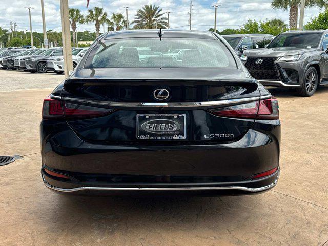 new 2025 Lexus ES 300h car, priced at $50,204