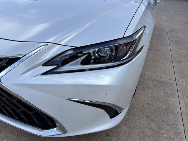 new 2025 Lexus ES 300h car, priced at $51,099
