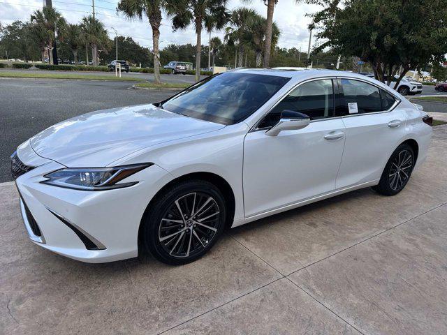 new 2025 Lexus ES 300h car, priced at $51,099