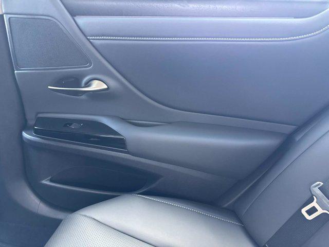 new 2025 Lexus ES 300h car, priced at $51,099