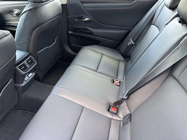 new 2025 Lexus ES 300h car, priced at $51,099