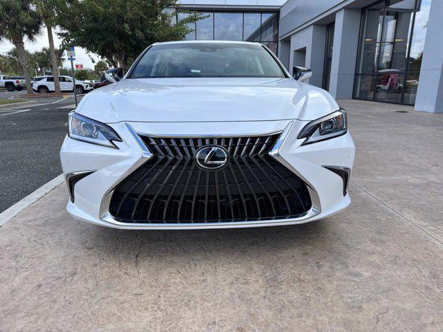 new 2025 Lexus ES 300h car, priced at $51,099