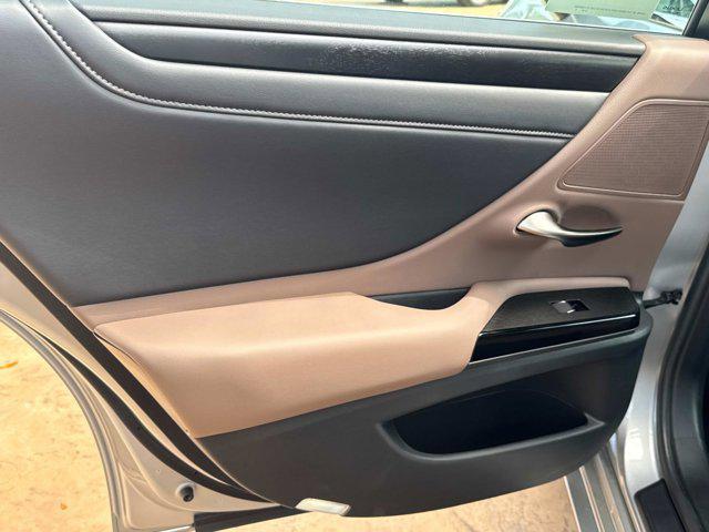 new 2025 Lexus ES 350 car, priced at $49,179