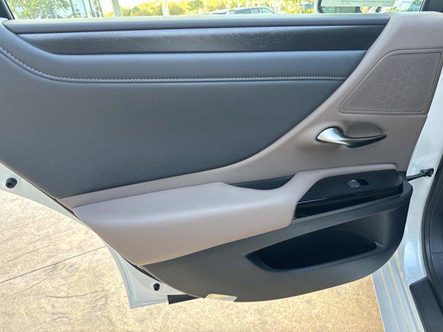 new 2025 Lexus ES 350 car, priced at $49,779