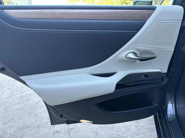 new 2025 Lexus ES 350 car, priced at $50,289