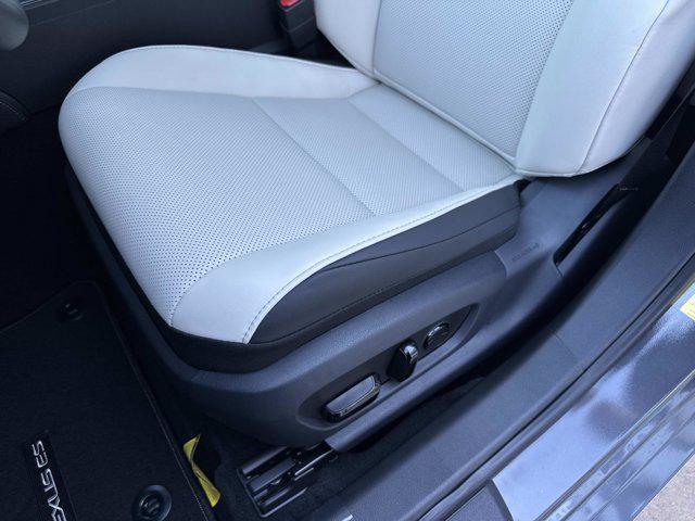 new 2025 Lexus ES 350 car, priced at $50,289