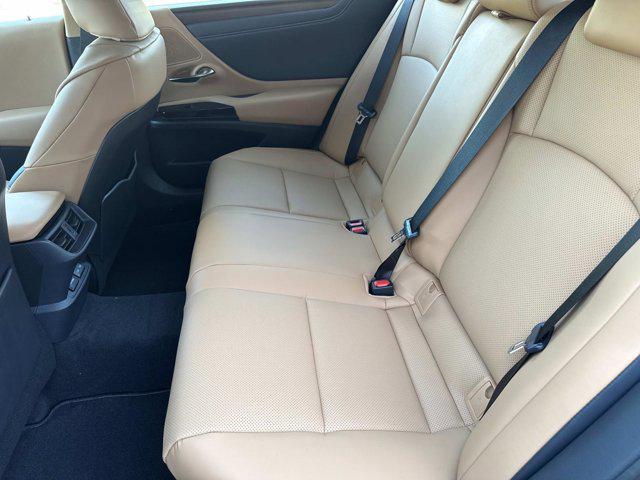 new 2025 Lexus ES 300h car, priced at $51,099