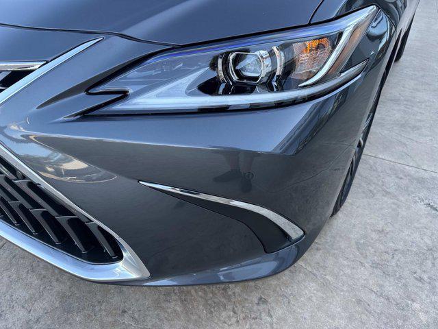 new 2025 Lexus ES 300h car, priced at $51,099