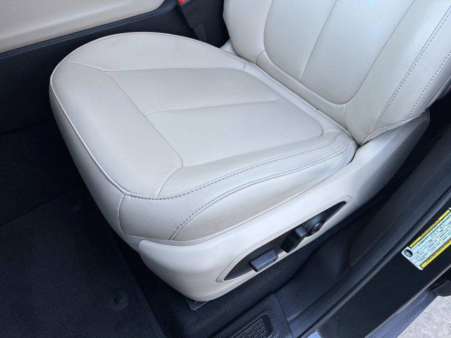 used 2024 Jeep Grand Cherokee car, priced at $31,990