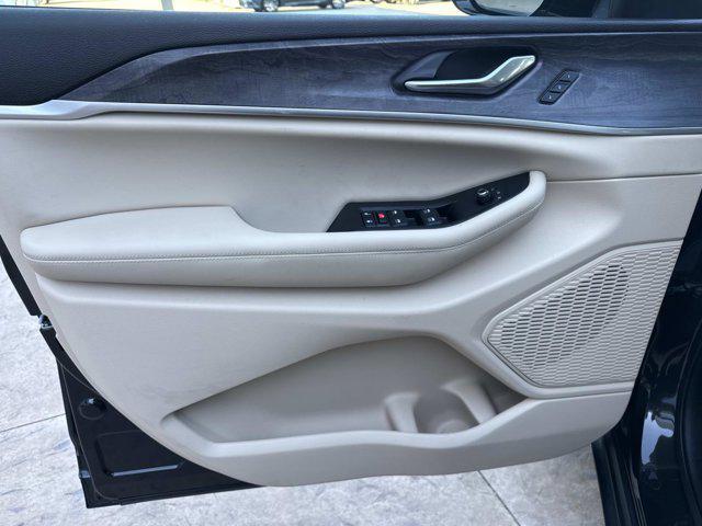 used 2024 Jeep Grand Cherokee car, priced at $31,990