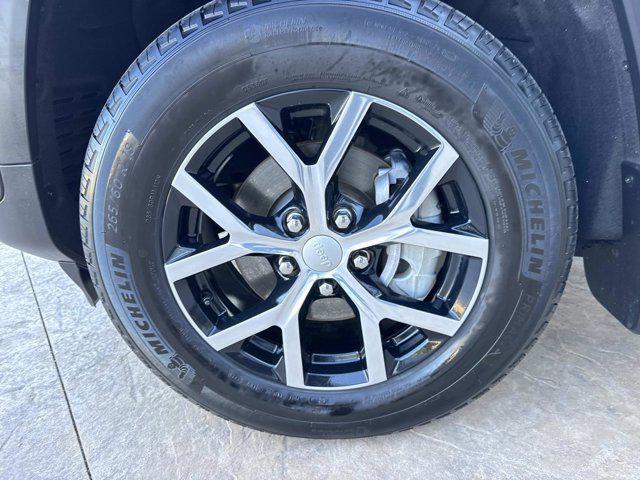 used 2024 Jeep Grand Cherokee car, priced at $31,990