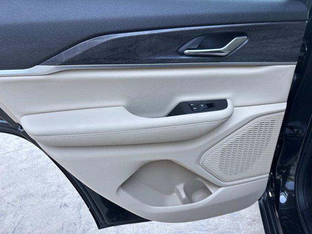 used 2024 Jeep Grand Cherokee car, priced at $31,990