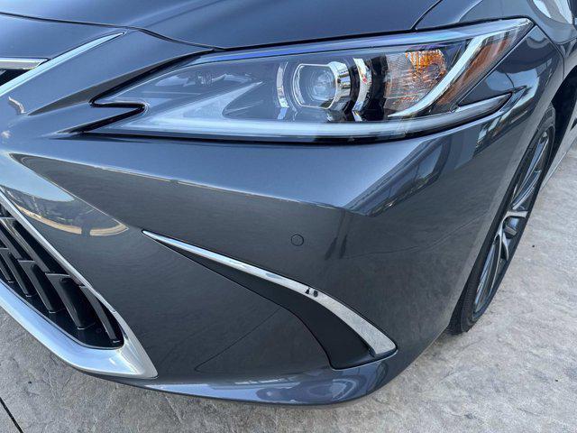 new 2025 Lexus ES 300h car, priced at $51,099