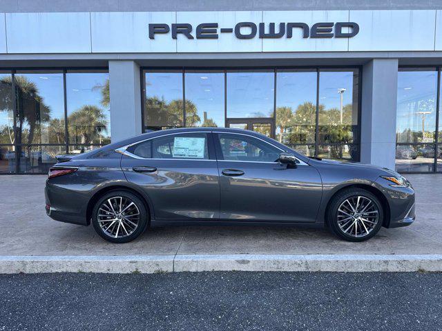 new 2025 Lexus ES 300h car, priced at $51,099
