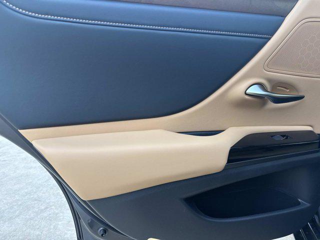 new 2025 Lexus ES 300h car, priced at $51,099