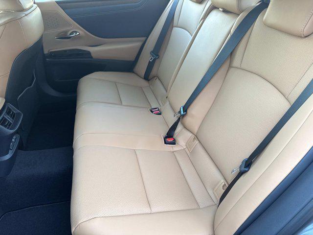 new 2025 Lexus ES 300h car, priced at $51,099
