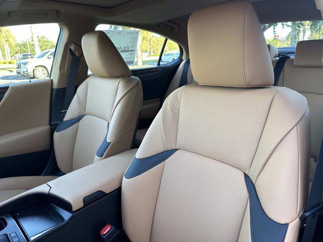 new 2025 Lexus ES 300h car, priced at $51,099