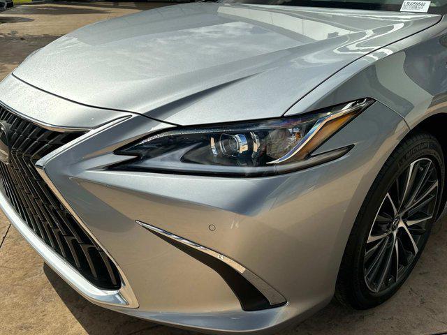 new 2025 Lexus ES 300h car, priced at $50,989