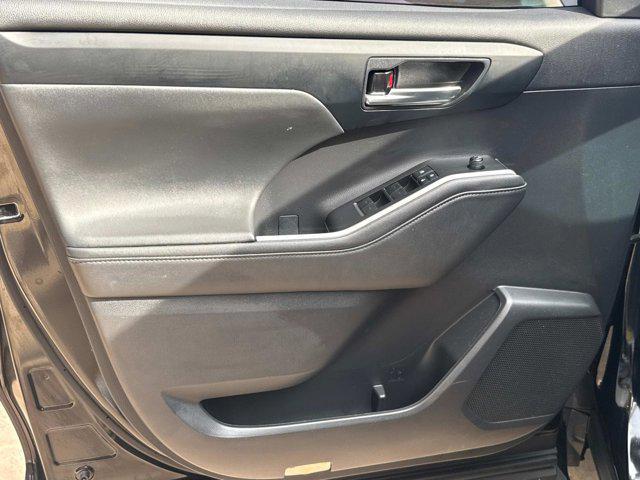 used 2021 Toyota Highlander car, priced at $30,920