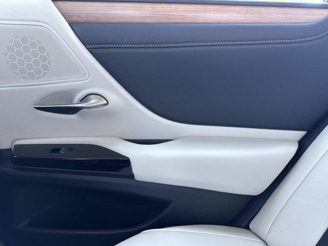 new 2025 Lexus ES 350 car, priced at $49,789