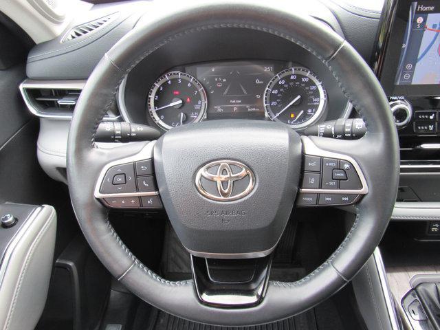 used 2022 Toyota Highlander car, priced at $40,000