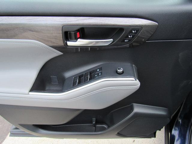 used 2022 Toyota Highlander car, priced at $40,000