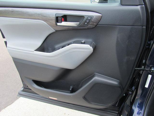 used 2022 Toyota Highlander car, priced at $40,000