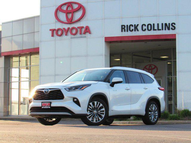 used 2021 Toyota Highlander Hybrid car, priced at $40,000