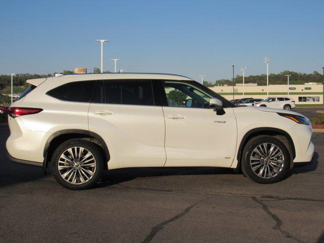 used 2021 Toyota Highlander Hybrid car, priced at $40,000