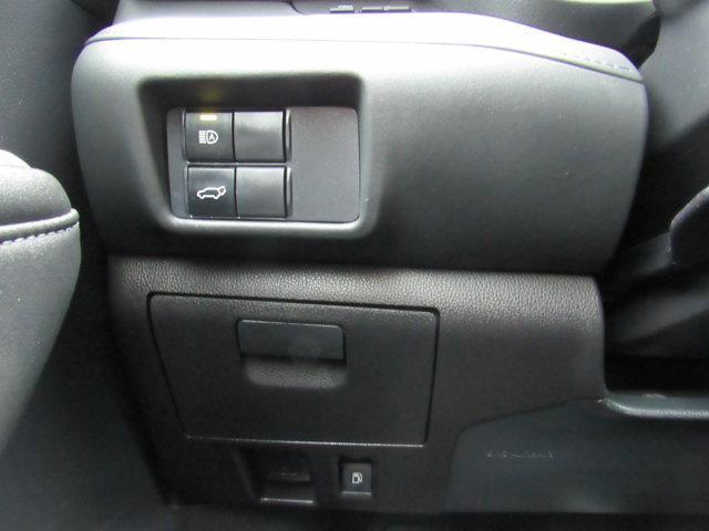 used 2021 Toyota Highlander car, priced at $30,000