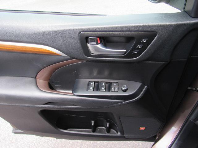 used 2019 Toyota Highlander Hybrid car, priced at $29,000