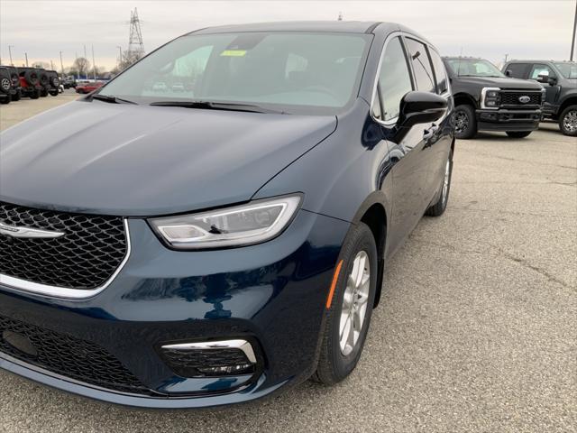 new 2025 Chrysler Pacifica car, priced at $43,614