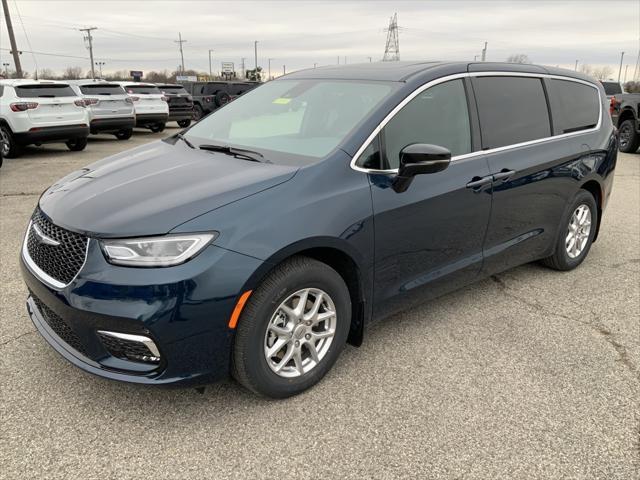 new 2025 Chrysler Pacifica car, priced at $43,614