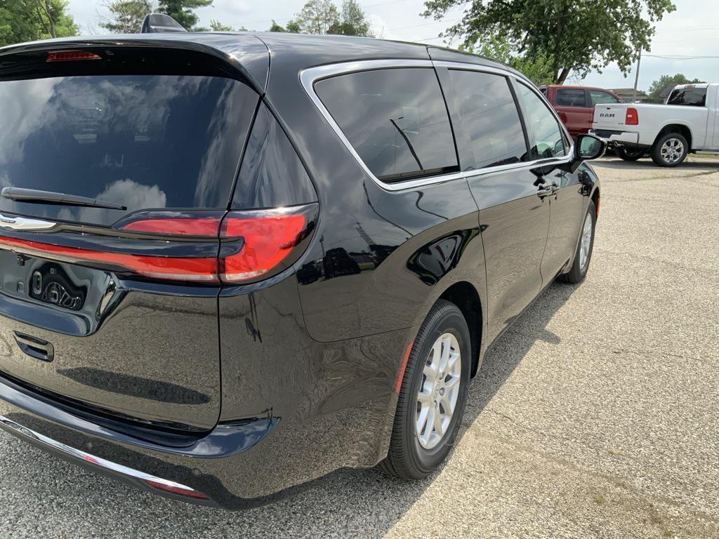 new 2026 Chrysler Pacifica car, priced at $39,993