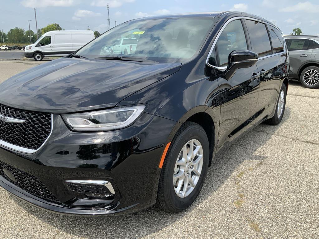 new 2026 Chrysler Pacifica car, priced at $39,993