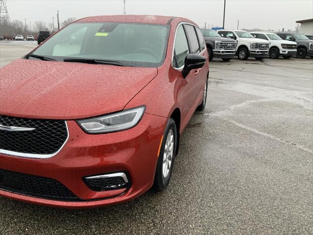 new 2025 Chrysler Pacifica car, priced at $41,980