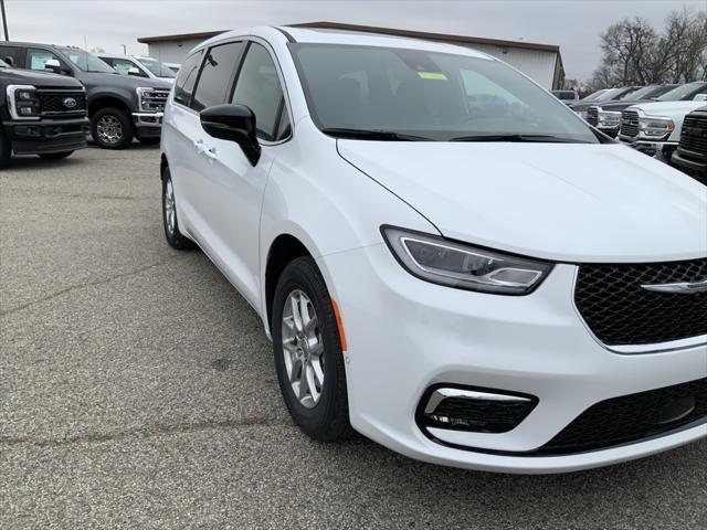 new 2025 Chrysler Pacifica car, priced at $43,010