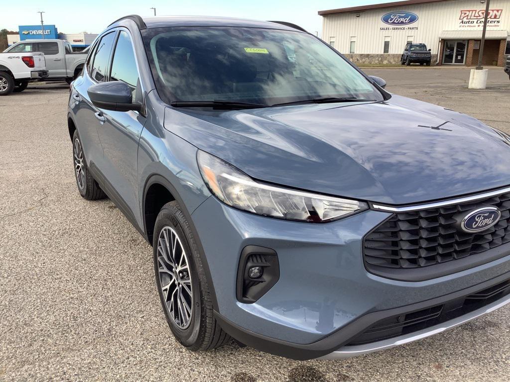 new 2025 Ford Escape PHEV car, priced at $30,948