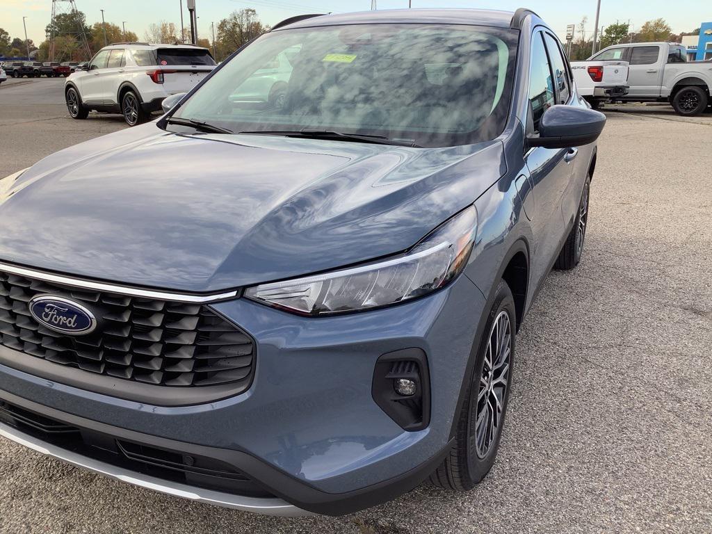 new 2025 Ford Escape PHEV car, priced at $30,948