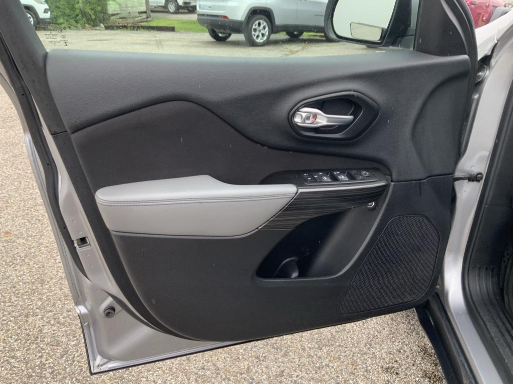 used 2014 Jeep Cherokee car, priced at $7,000