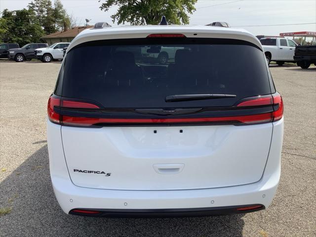 new 2024 Chrysler Pacifica car, priced at $44,248