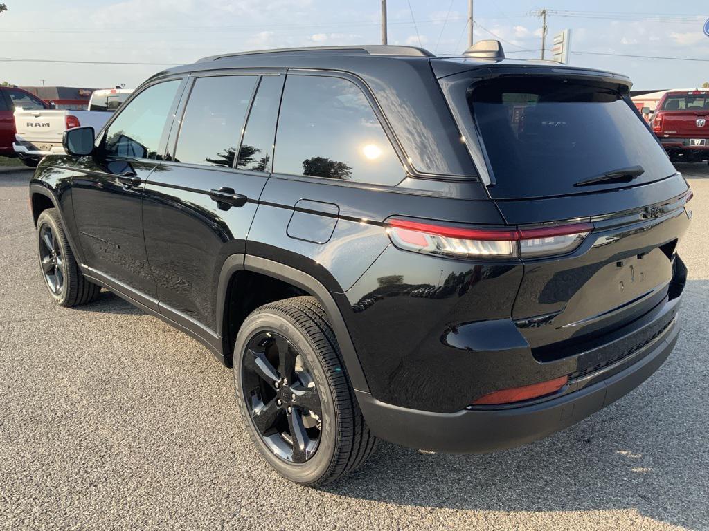 new 2025 Jeep Grand Cherokee car, priced at $44,648